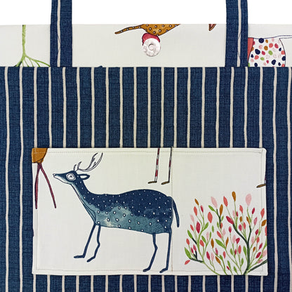 Close up of large tote bag interior with two inside slip pockets