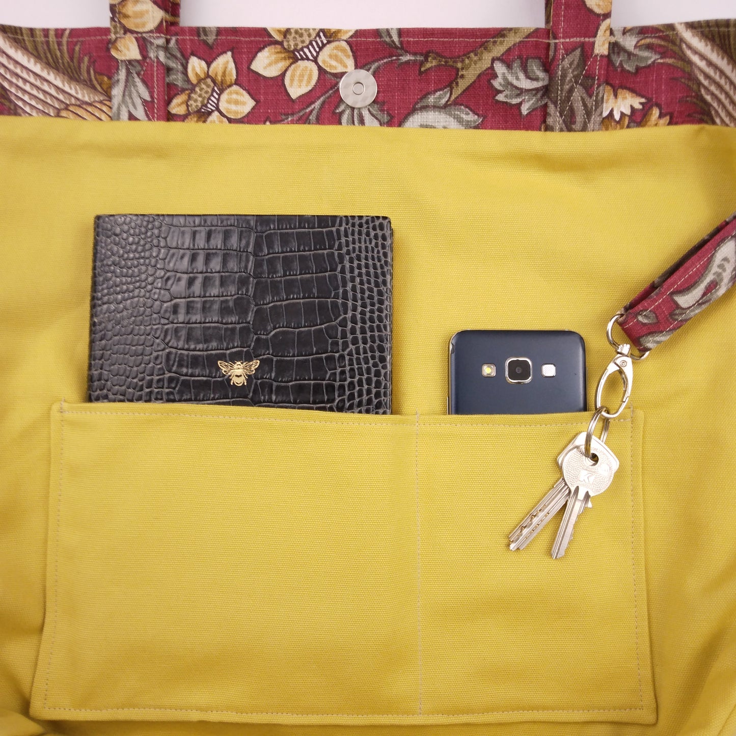 Deluxe Tote Bag - Pheasants on Red