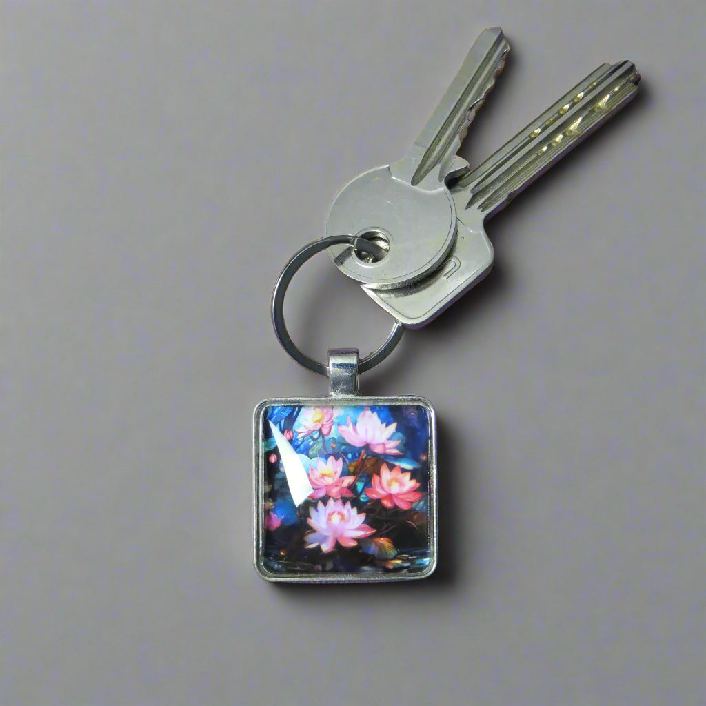 Keyring with a colourful glass domed image