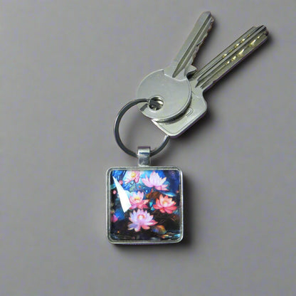 Keyring with a colourful glass domed image