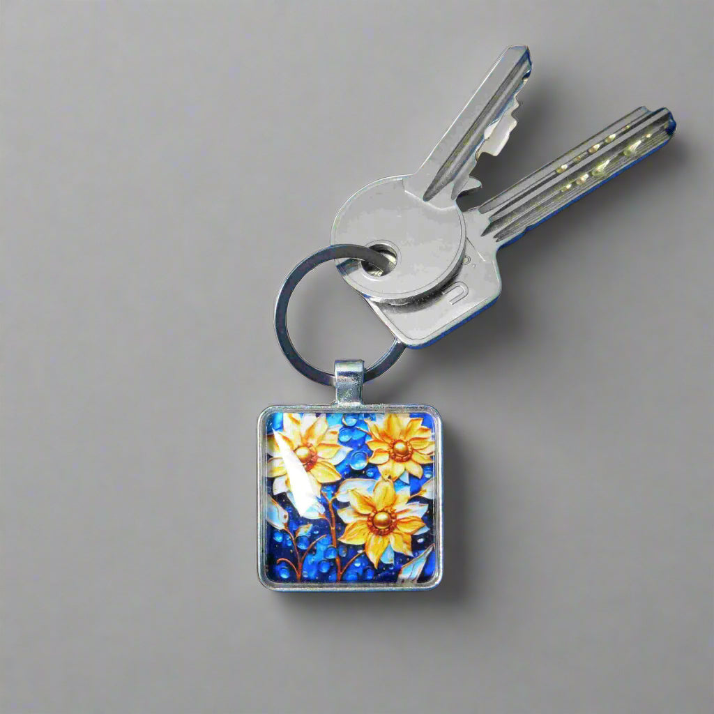 Keyring with a colourful glass domed image