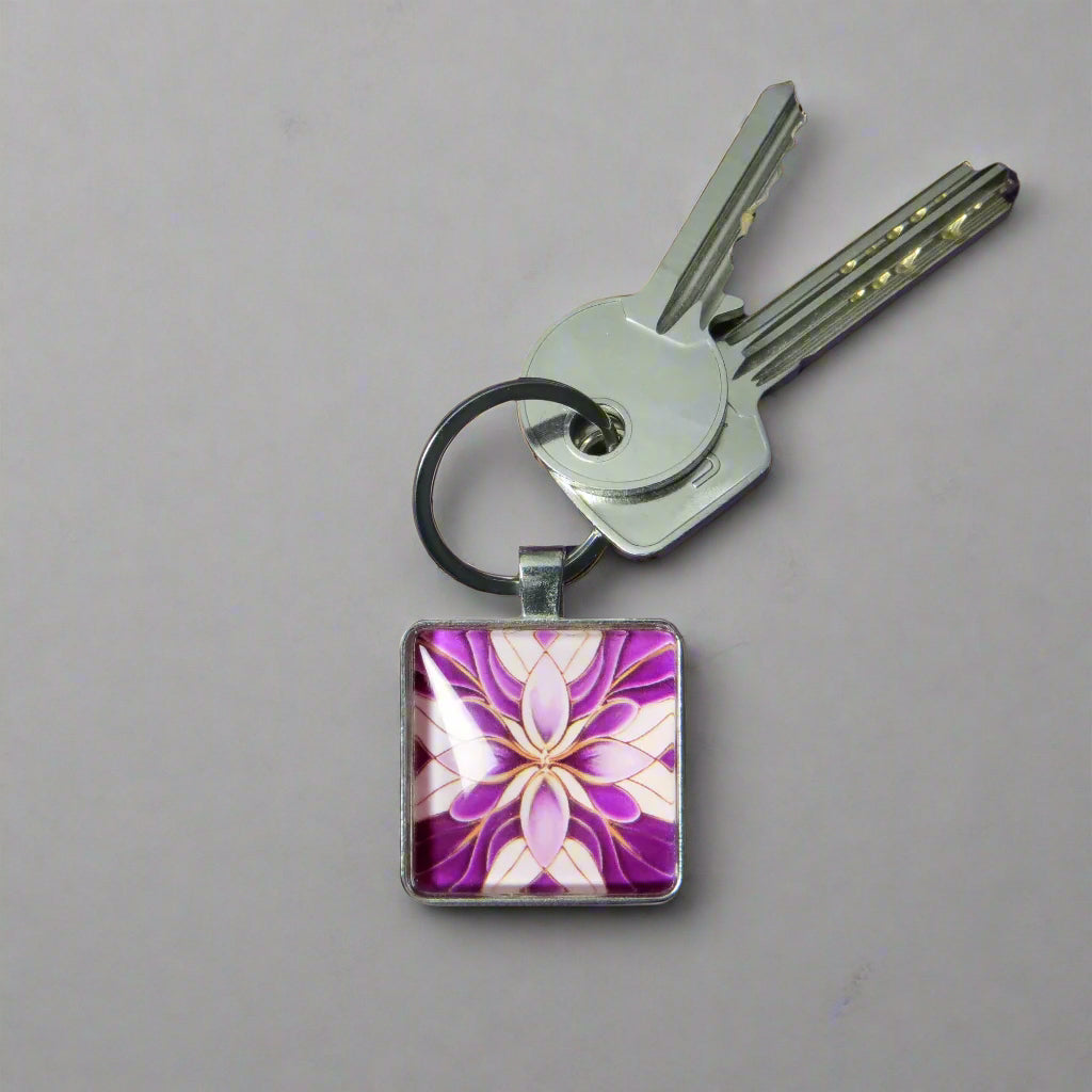 Keyring with a colourful glass domed image