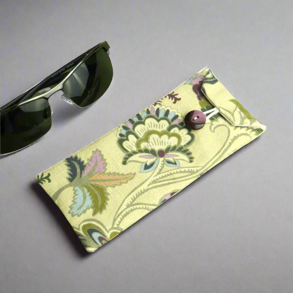Soft padded eyeglass pouch