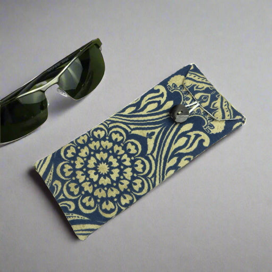 Soft padded eyeglass pouch