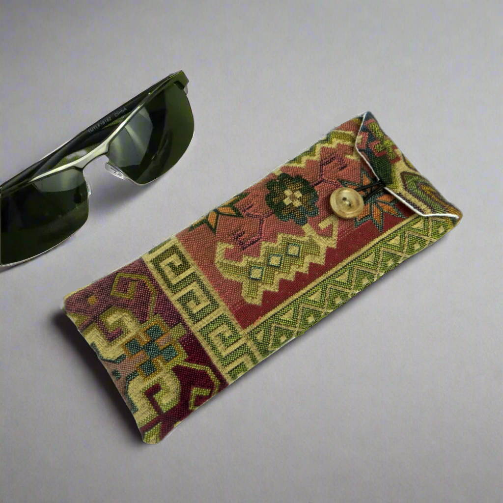 Soft padded eyeglass pouch