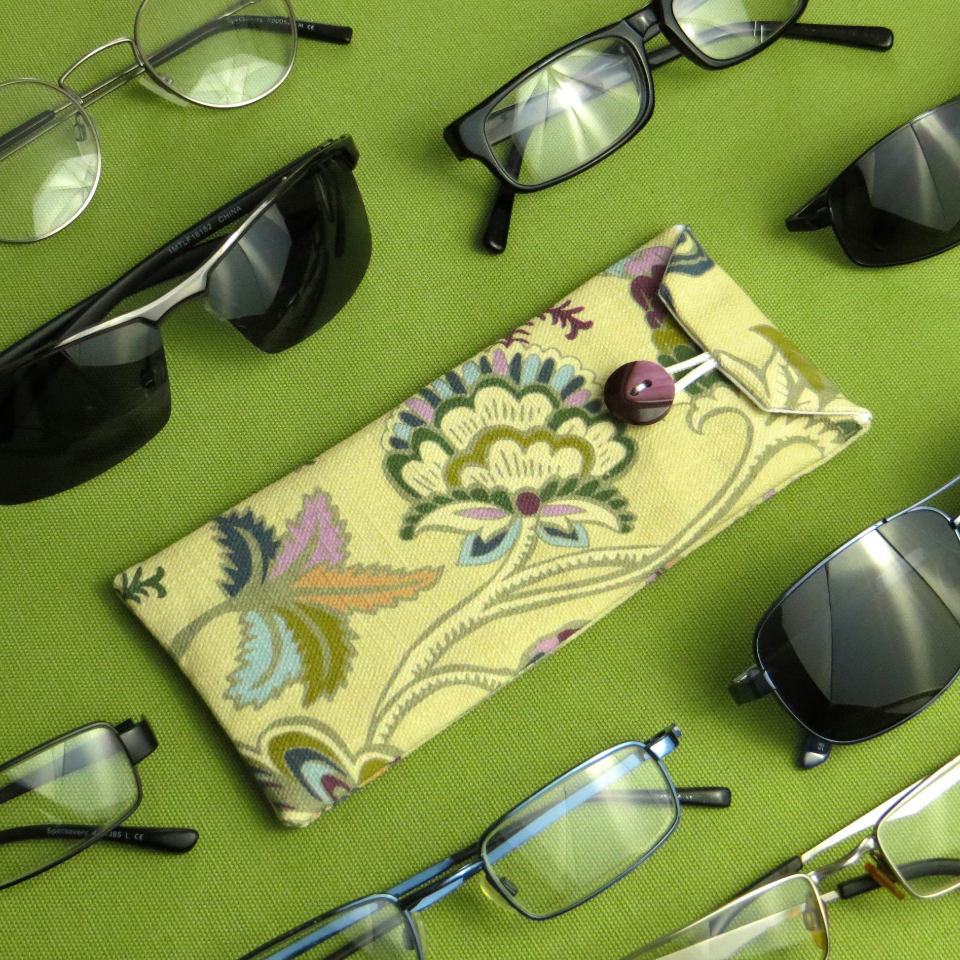 Soft padded eyeglass pouch