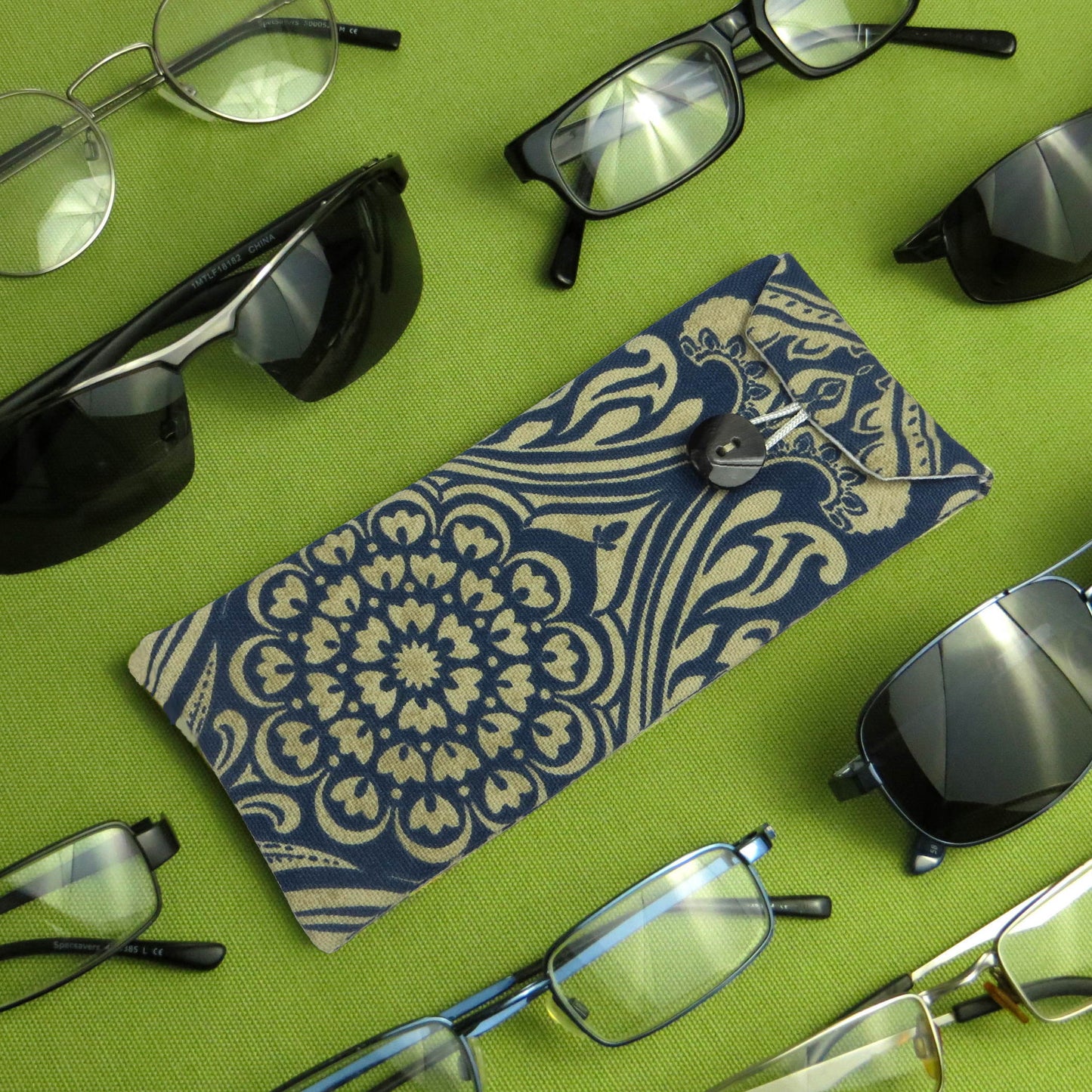 Soft padded eyeglass pouch